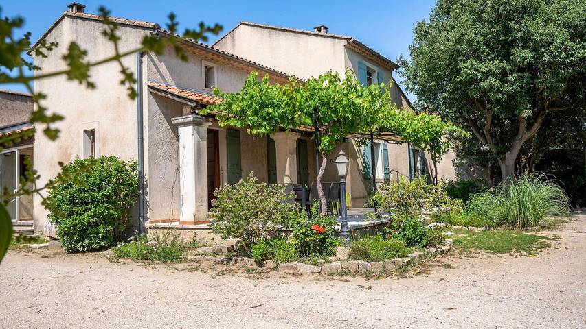 Appartement de vacances pour 9 personnes, avec piscine et jardin