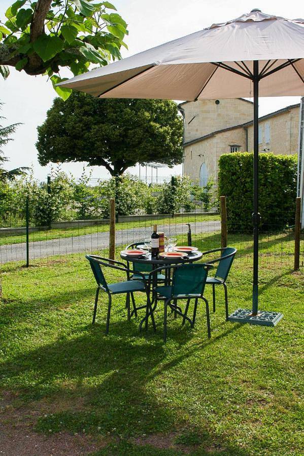 Gîte pour 4 personnes, avec jardin à Saint-Christophe-des-Bardes - 3