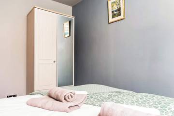 Log Cabin for 6 People in Sheffield, South Yorkshire, Photo 3