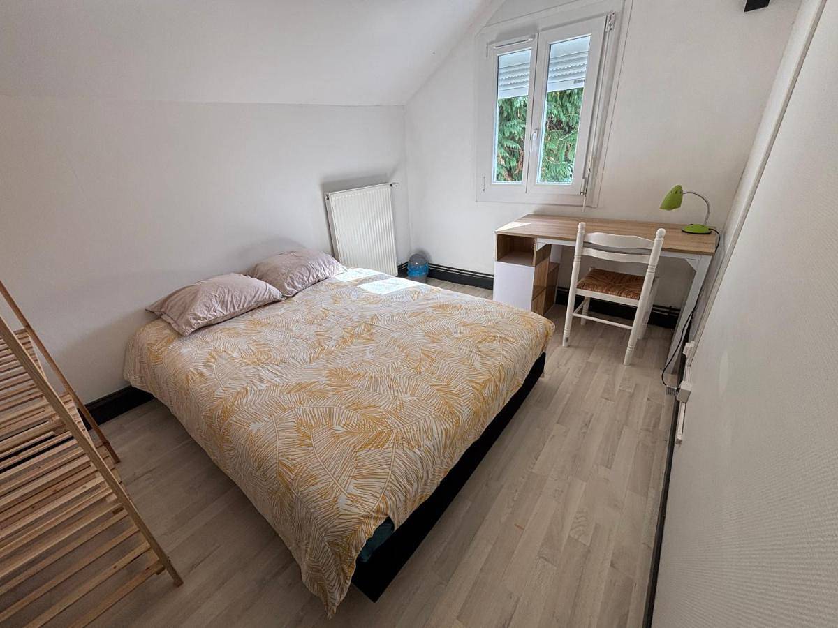 Chambre privative dans maison partagée avec d'autres voyageurs in Tarbes, Hautes-Pyrénées