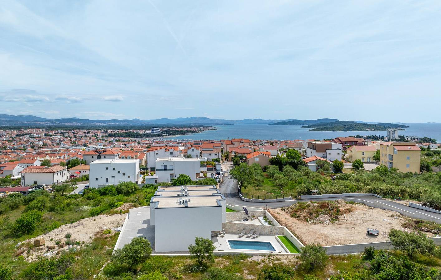 Geräumige 150 m² große Wohnung mit Pool, WLAN und Zugang zum Strand – 1,5 km entfernt in Vodice, Šibenik-Knin