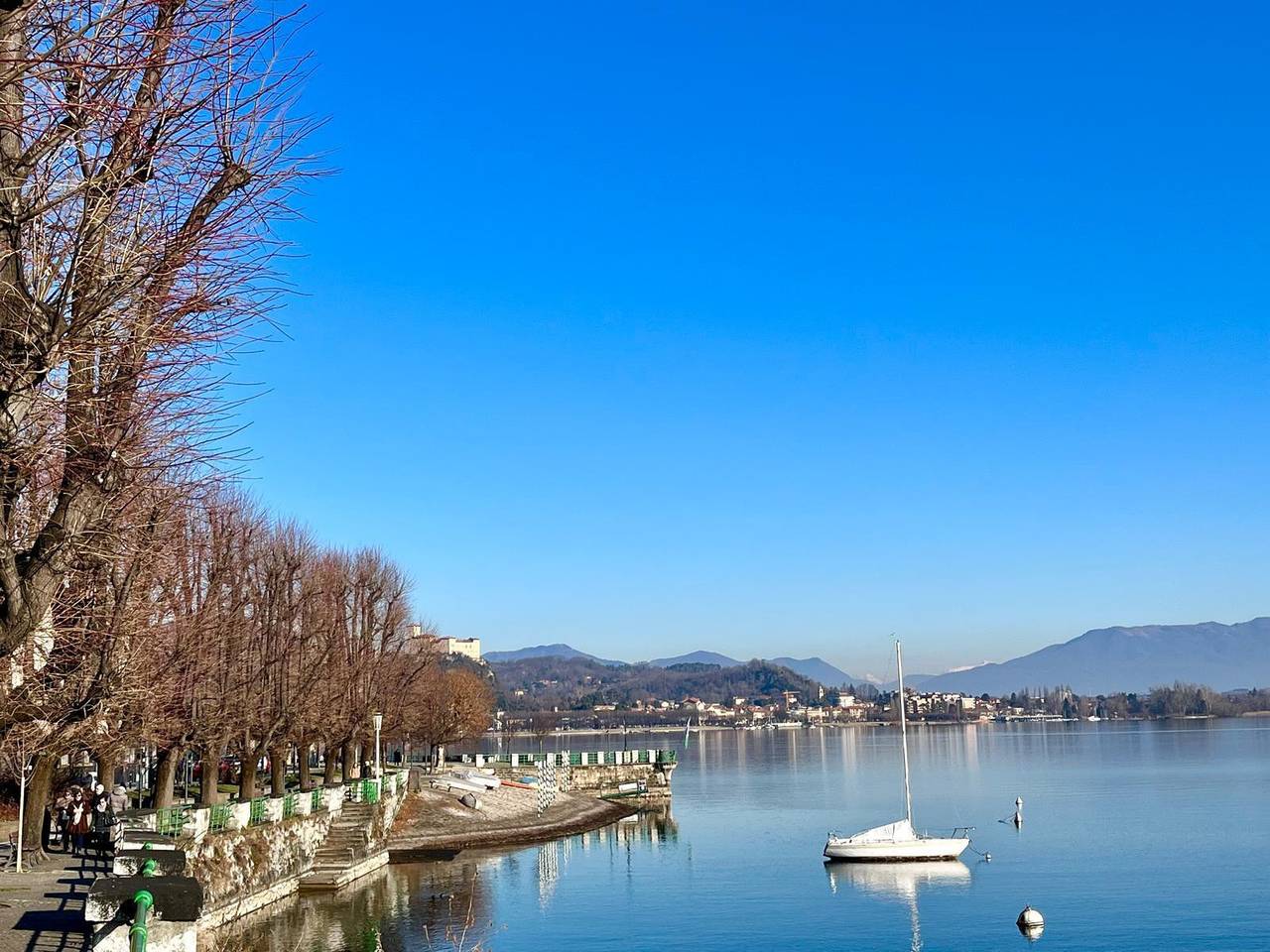 Ganze Wohnung, Panoramawohnung mit Blick auf den Lago Maggiore in Arona (Lago Maggiore), Arona Gemeinde