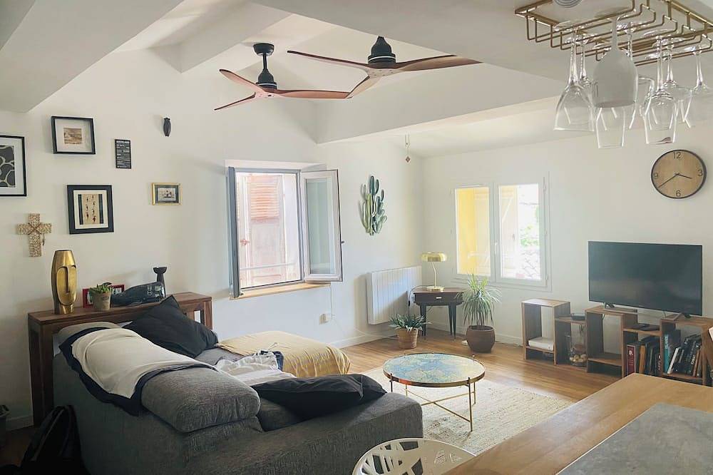 Entire apartment, Very atypical downtown apartment. Old oil mill! in La Crau, Toulon region