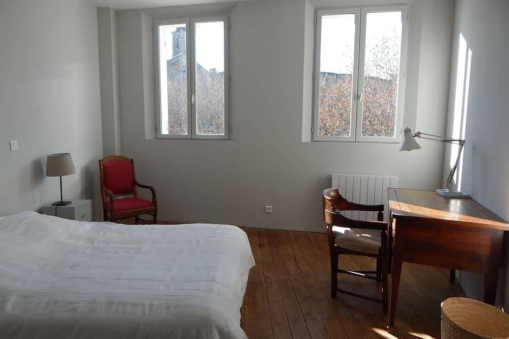 Dorfhaus in Drôme Provençale im Jahr 2018 restauriert in Grillon, Enclave de Valreas