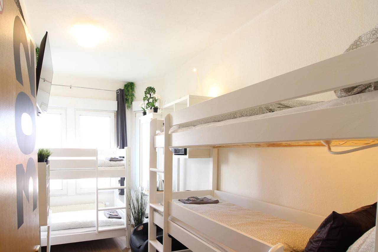 Hotel Ulm Zentrum - Komplettes Zimmer, Hochbett, Android Tv & eigenem Bad - perfekt für Familien & Gruppen in Ulm (Baden-Württemberg), Zwaben