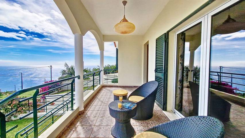 Location de vacances pour 7 personnes, avec jardin ainsi que piscine et vue sur l’océan dans Estreito da Calheta - 3