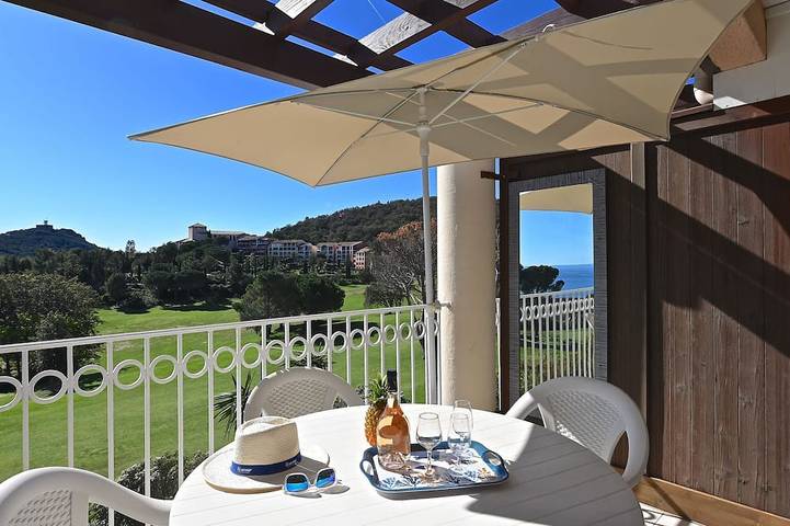 Gîte pour 5 personnes, avec piscine et jardin, animaux acceptés dans Golf De Cap Esterel