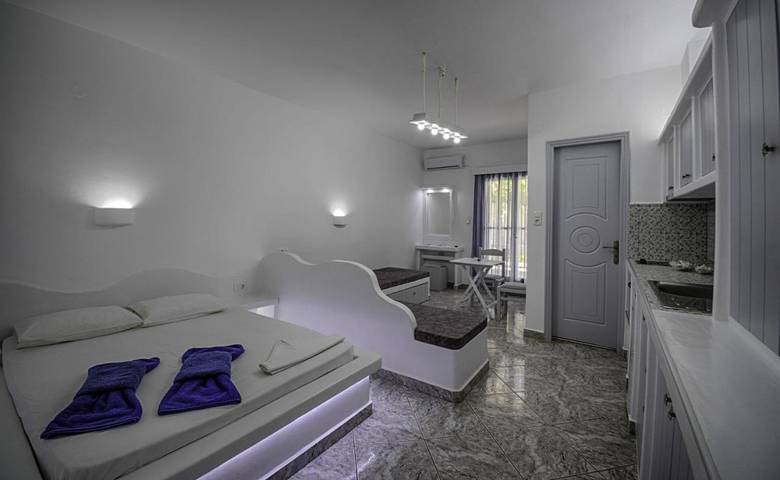 Hôtel pour 2 personnes, avec Balcon et Terrasse dans Adamas - 4