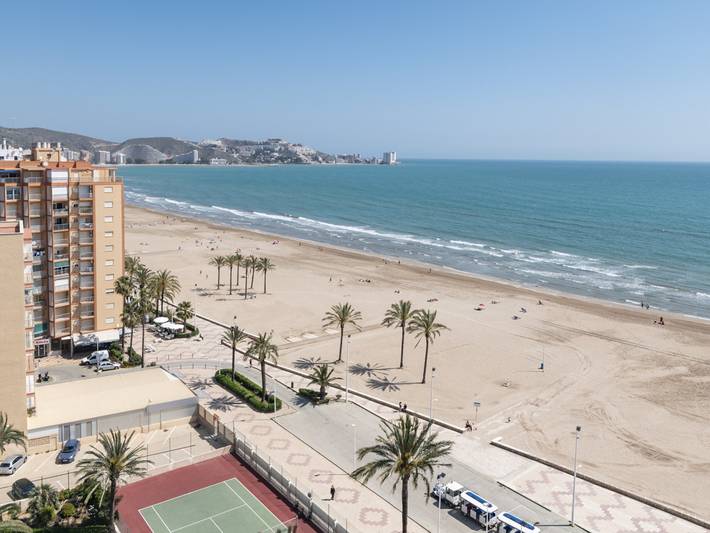 Ganze Wohnung, Familienwohnung am Strand mit Pool, Parkplatz und WLAN in Cullera in Platja de Sant Antoni (Cullera), Cullera