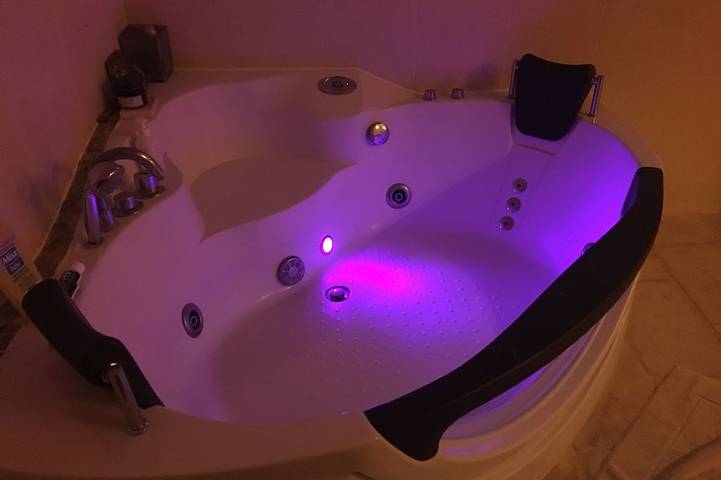 Location de vacances pour 10 personnes, avec jacuzzi et jardin à Buc - 4
