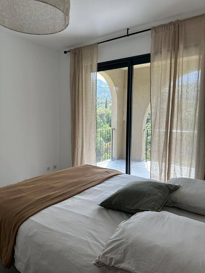 Appartement de vacances pour 3 personnes, avec terrasse ainsi que piscine et vue