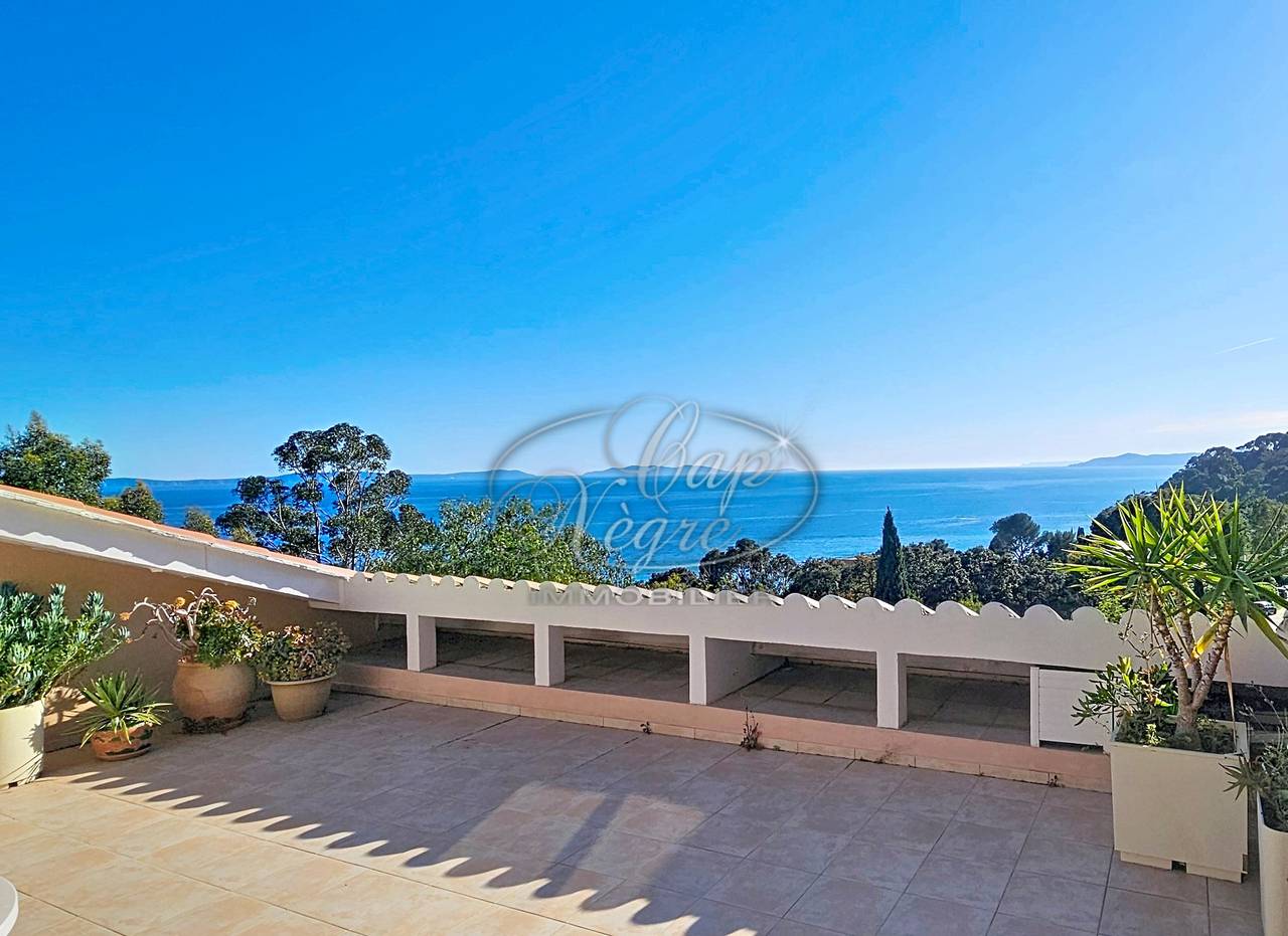 Apartamento entero, Appartement 4 personnes classé 3* avec terrasse vue mer proche plage du Rayol in Rayol-Canadel-sur-Mer, Costa mediterránea (Francia)