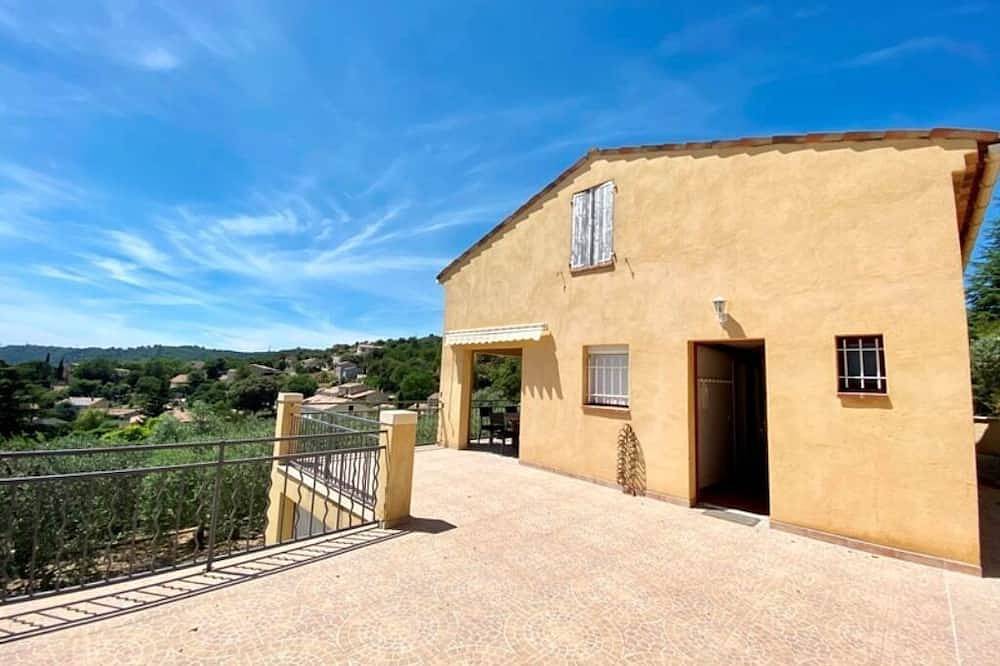 Villa At The Foot Of The Castle With Stunning Views in Gréoux-les-Bains, Regionaler Naturpark Verdon