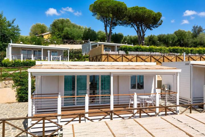 Casa móvel para 4 pessoas, com terraço e vista para o mar, adaptado a crianças - 1