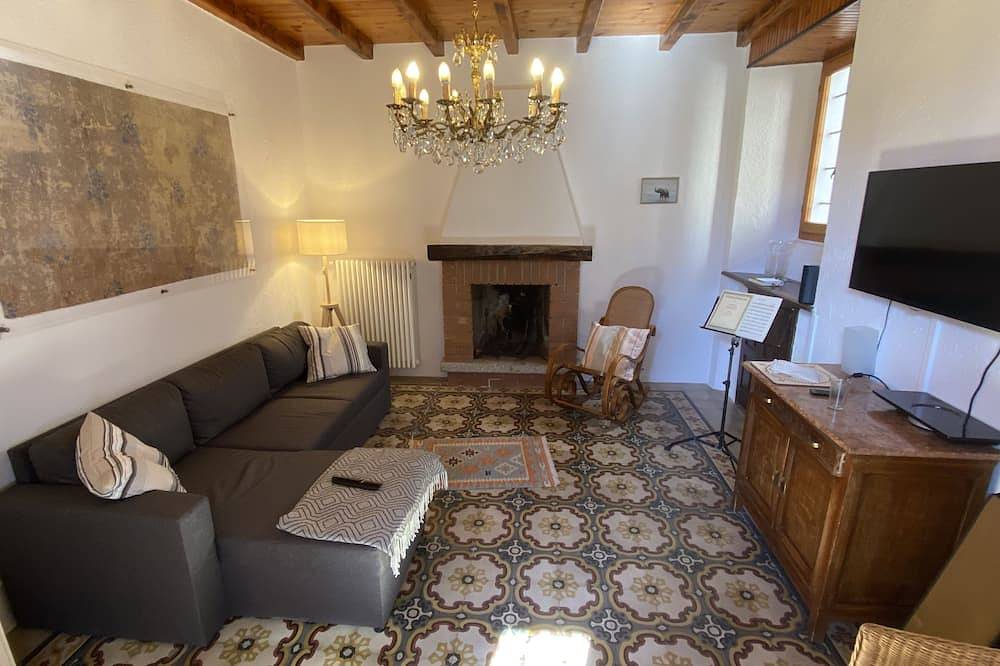 Ganze Wohnung, Casa Rossi: Urlaub im verträumten Bergdorf Trarego-Viggiona über'm Lago Maggiore in Viggiona, Trarego Viggiona