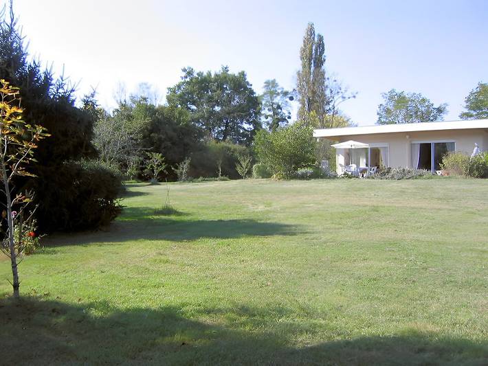Cottage pour 2 personnes, avec jardin à Latresne