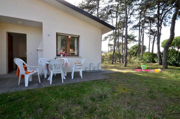 Ferienwohnung für 6 Personen, mit Ausblick und Garten in Lignano Pineta