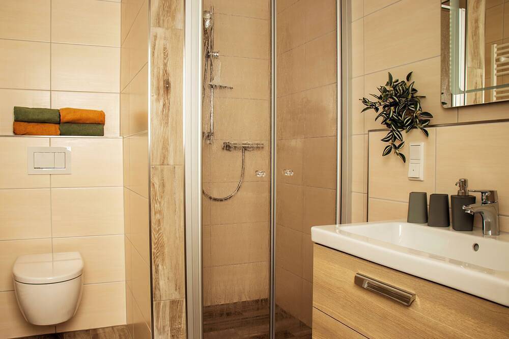 Ganze Wohnung, Idyllische Ferienwohnung in 300m Entfernung zum Zwischenahner Meer in Rostrup, Bad Zwischenahn