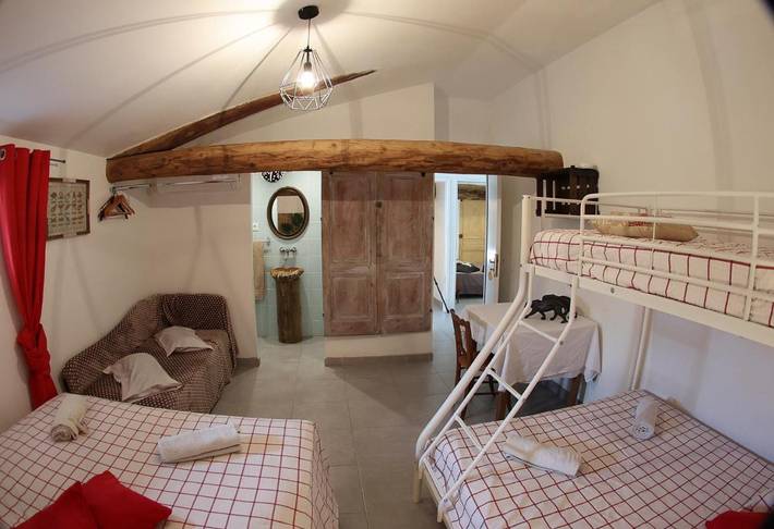 Location de vacances pour 29 personnes, avec vue ainsi que piscine et jardin à Bagnols-sur-Cèze - 2