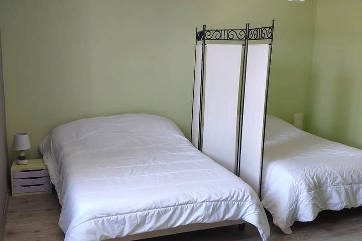 Maison individuelle pouvant accueillir 4 à 6 personnes jardin cloturé in Sainte-Jalle, Région de nyons