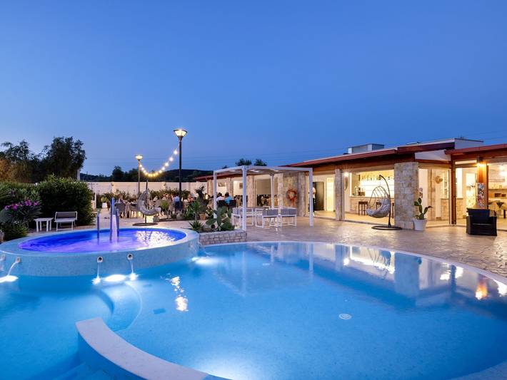 Agriturismo per 2 persone, con piscina e giardino, con animali domestici in Gargano