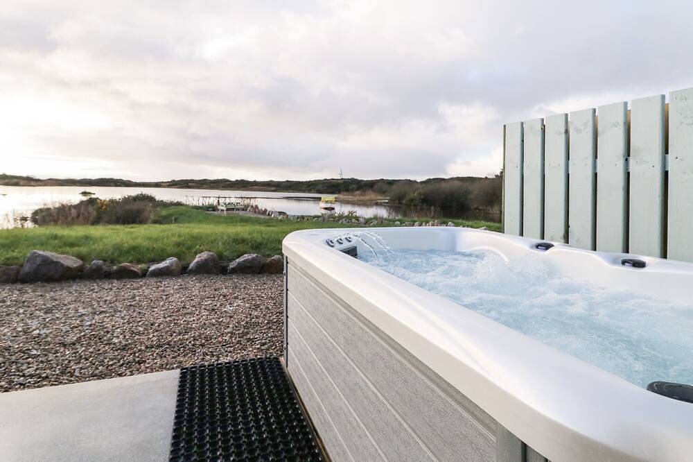 The Wheelhouse Pod No. 1, romantic in Burtonport, County Donegal in Glenties, County Donegal