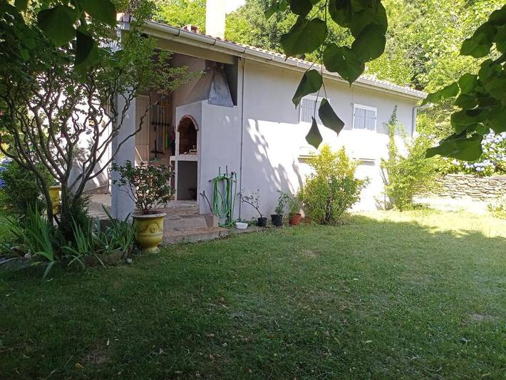 Location de vacances pour 6 personnes, avec terrasse ainsi que piscine et vue à Malarce-sur-la-Thines - 3