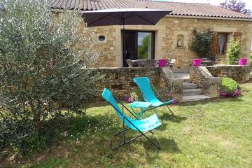 Gîte pour 4 personnes, avec terrasse et jardin à Prats-de-Carlux