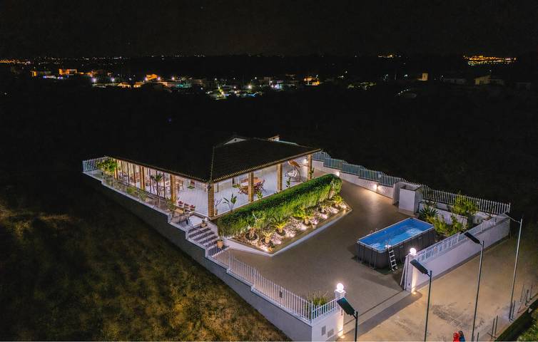Pano-View Retreat con A/C, parcheggio, terrazza vicino a Santa Maria del Focallo in Santa Maria del Focallo, Ispica