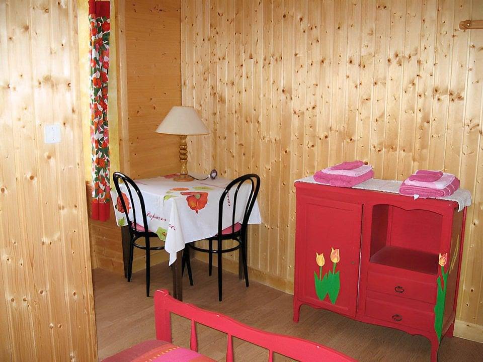 Chambres d'hôtes "Le Volcan d'Aizac" - Chambre Bois in Aizac, Parc naturel régional des Monts d'Ardèche