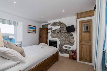 Log Cabin for 7 People in Looe, Cornwall, Photo 4