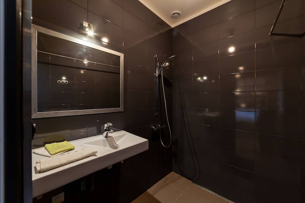 Loft urbain tout confort-Piscine & Jacuzzi à la belle saison-Accueil Vélos Motos in Blois, Région de Blois