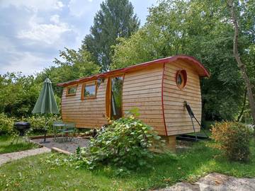 Gîte pour 2 personnes, avec jacuzzi et jardin dans 