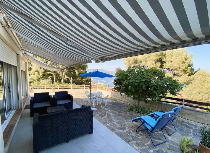 Gîte pour 4 personnes, avec terrasse et jardin, adapté aux familles à Saint-Mandrier-sur-Mer - 3