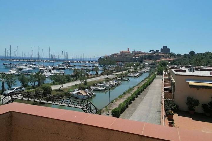Appartement entier, La vue sur le port in Talamone, Orbetello