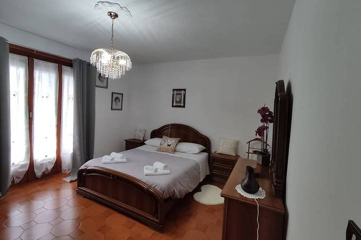 Appartamento intero, Casa vacanza Il Corbetto a Locana ai piedi del Parco Nazionale del Gran Paradiso in Locana, Canavese