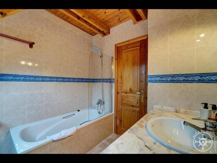 Location de vacances pour 14 personnes, avec vue et terrasse dans Arties - 4