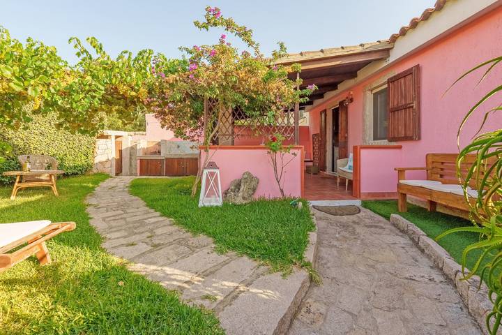 Casa vacanze "Casa Baia Vignola" con giardino, terrazza e Wi-Fi in Aglientu, Gallura
