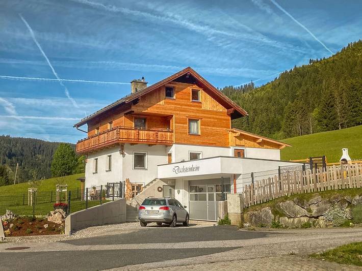 Ferienhaus für 6 Personen, mit Balkon und Terrasse sowie Garten und Sauna in Filzmoos