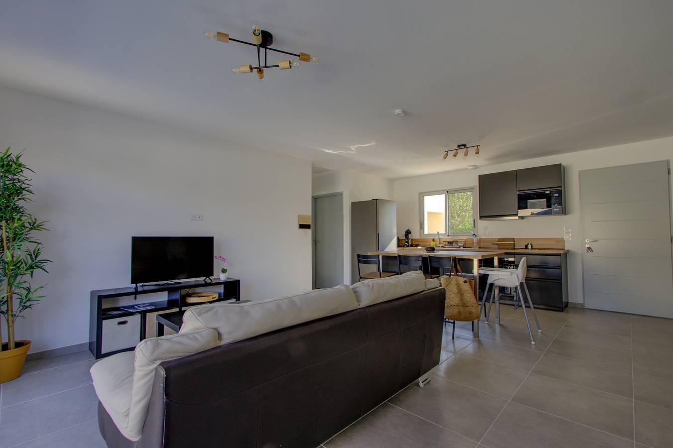 Villa neuve avec piscine privée au coeur du village - 4 pers. in Suze-la-Rousse, Nyons region