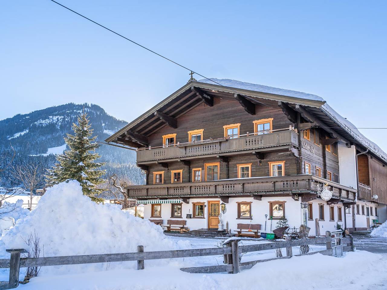 Groot vakantiehuis bij de skilift in Brixen im Thale, Kaisergebirge