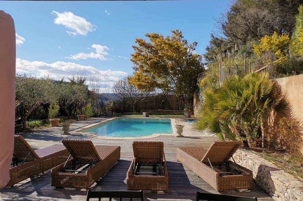 In the heart of Provence: Spacious villa with private pool and beautiful view in Salernes, Draguignan region