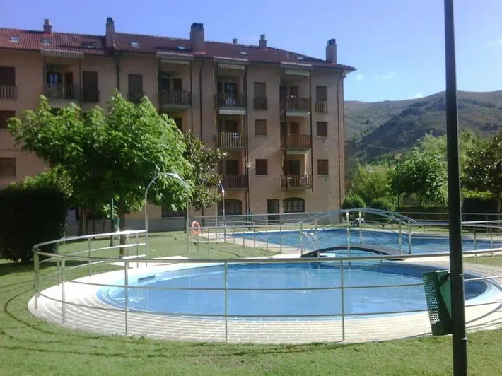 Ferienwohnung für 4 Personen, mit Kinderpool und Garten sowie Pool - 1