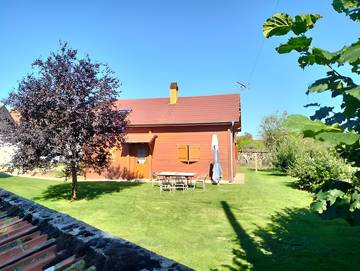 Gîte pour 6 personnes, avec jardin, animaux acceptés à Courcelles-Frémoy
