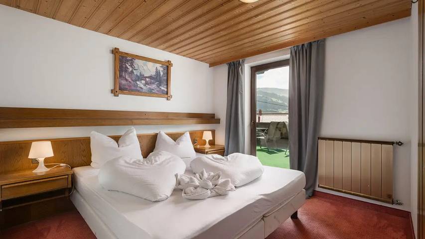 Ferienhaus für 45 Personen, mit Garten und Sauna in Kirchberg in Tirol - 4