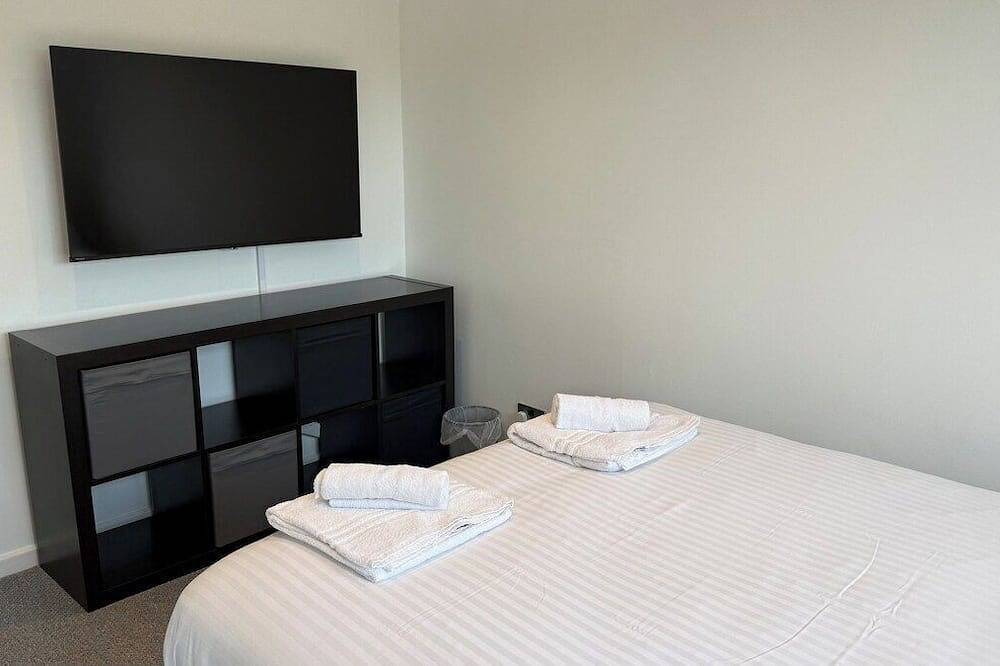 Modern 2-Bed House | Free Parking | Near M5 & City in Worcester, Worcestershire