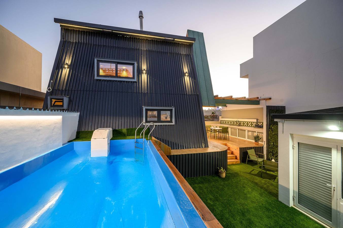 A-Home Villa, Private Pool & Relaxing Hottub Oasis in Nea Alikarnassos, Region Heraklion