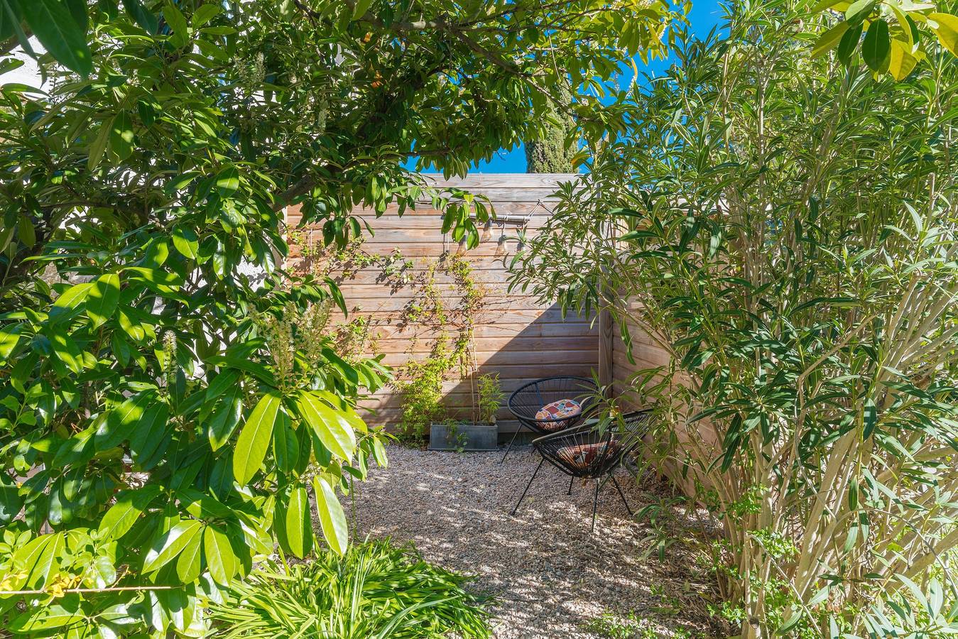 Studio entier, Studio « Maya » avec terrasse privée, jardin commun et Wi-Fi in Le Puy-Sainte-Réparade, Région d'Aix-en-Provence