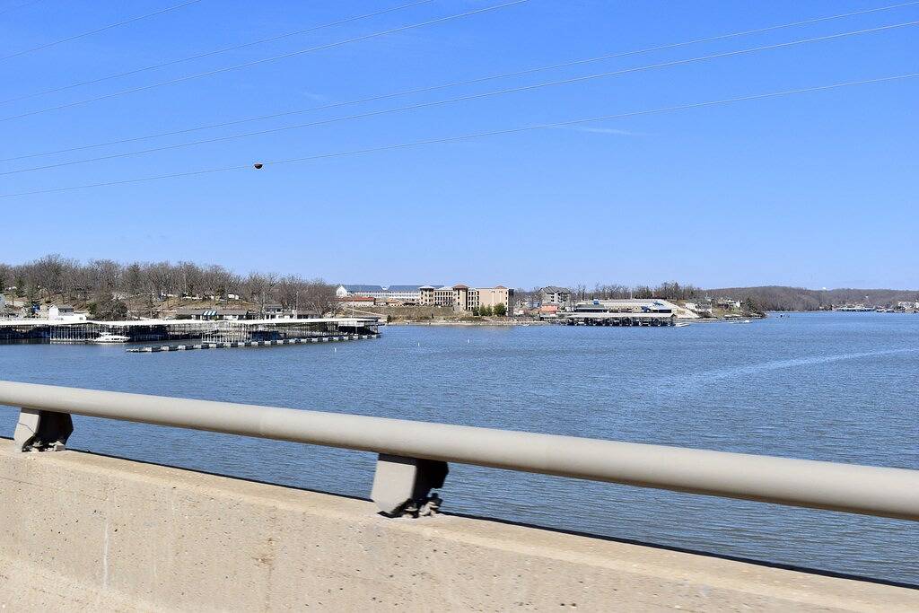 Ganze Wohnung, * Alles In Einem * Fischen, Booten, Golfen, Schwimmen, Einkaufen, Entspannen in Osage Beach, Lake of the Ozarks