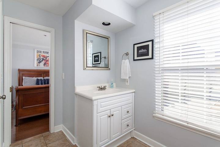 Vacation apartment for 4 people, with yard in Nashville